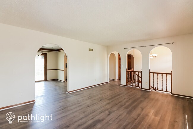 Building Photo - 15112 W 83rd St