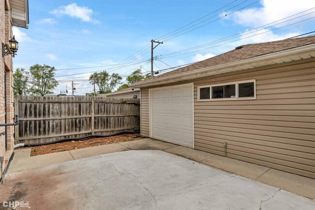 Building Photo - 2931 N Rutherford Ave