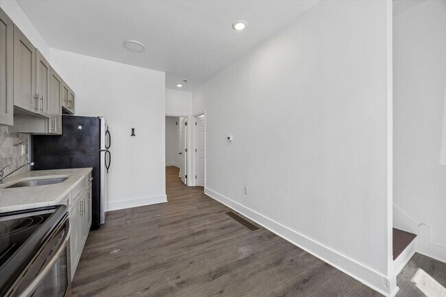 Foto del edificio - 2BR/3BA House | Updated Kitchen | Low Upfront Cost