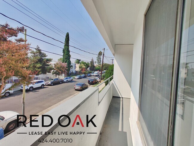 Foto del edificio - 7502 Canby Ave