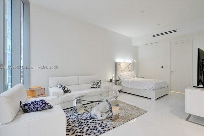 Foto del edificio - 300 Biscayne Blvd