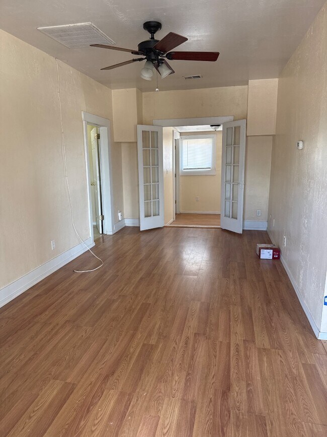 Foto del edificio - 700 N Williamson Ave
