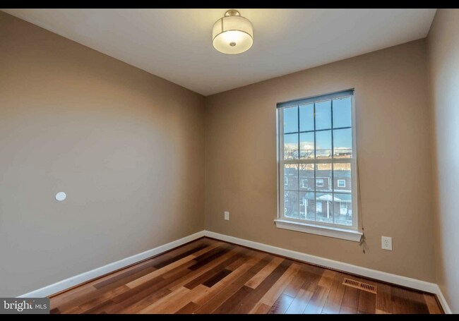 Foto del edificio - 906 Oldham St