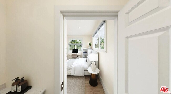 Building Photo - 2901 Raymond Ave