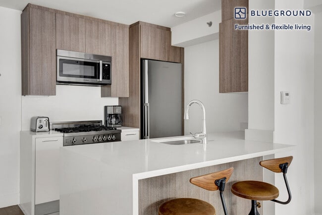 Foto del edificio - 311 W 50th St