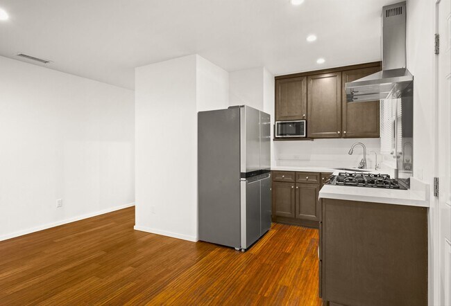 Foto del edificio - 1001 &amp; 1003 Neil Park Avenue