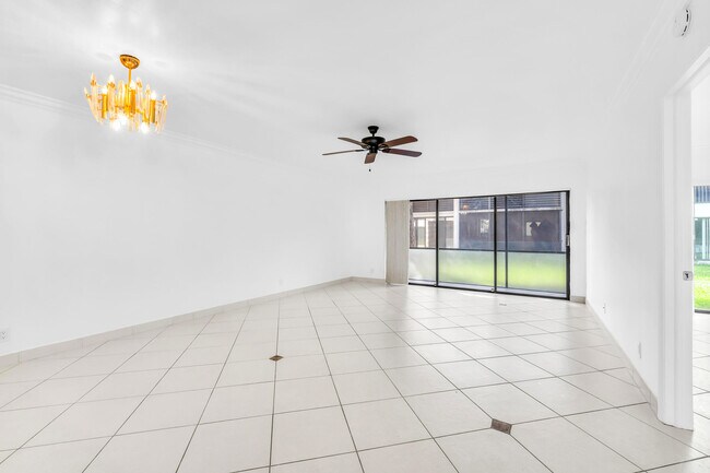 Foto del edificio - 153 W Laurel Dr