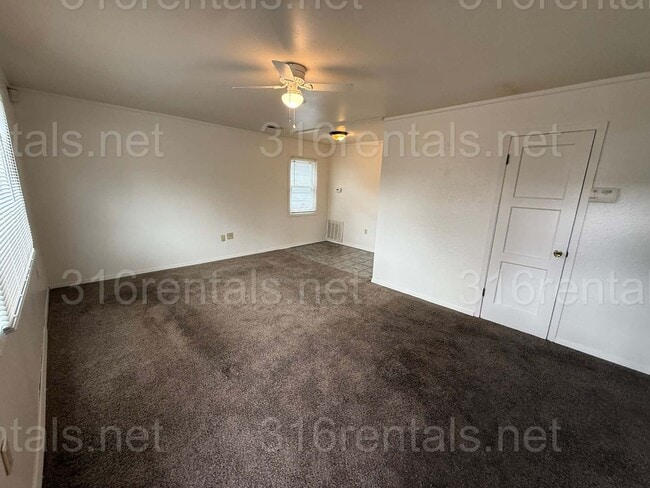 Building Photo - $815 - 2 bedroom/ 1 bathroom - Single Family Home