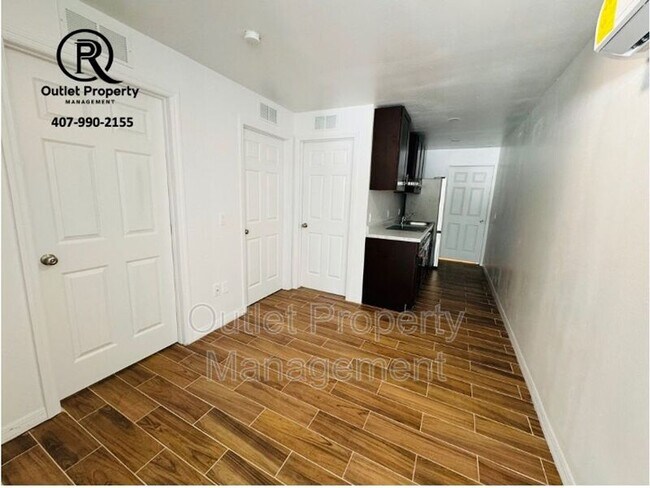 Building Photo - 1649 Lake Dr