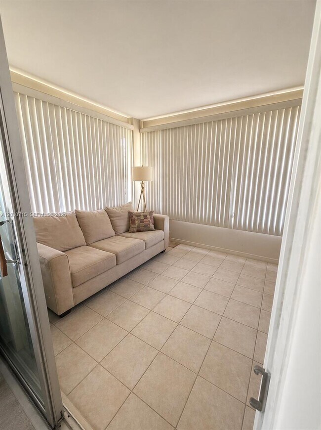 Foto del edificio - 200 E High Point Ct