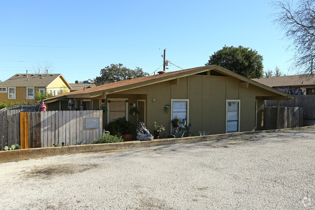 Building Photo - 2813-3001 Parker Ln