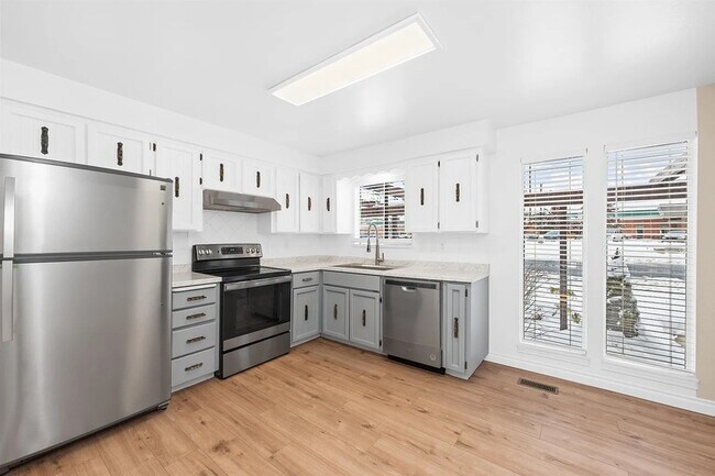 Foto del edificio - 211-213 W Hastings Rd