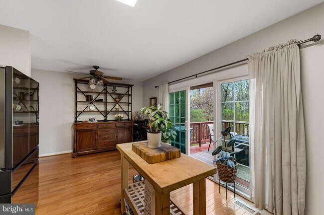 Foto del edificio - 3964 Forest Valley Rd