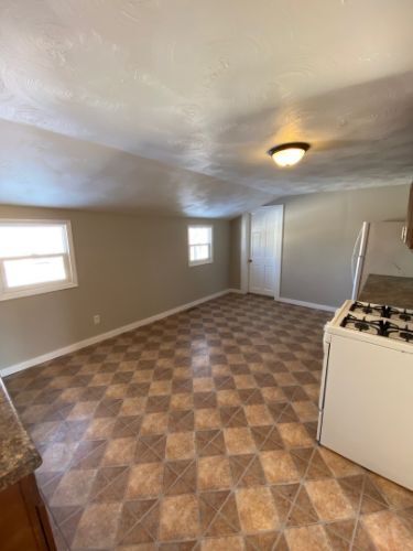 Foto del edificio - 630 E Pleasant St