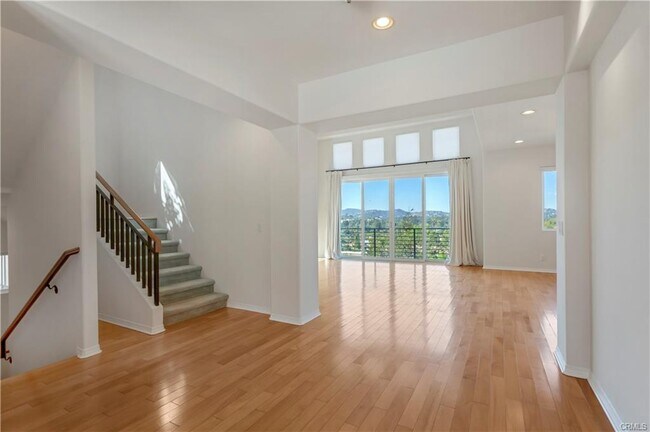 Building Photo - 5678 Como Cir