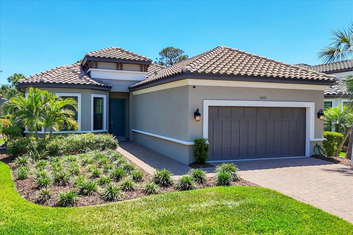 Foto principal - 5657 Scarlotti St