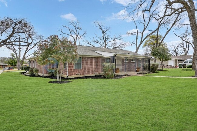 Foto del edificio - 1610 N Ave