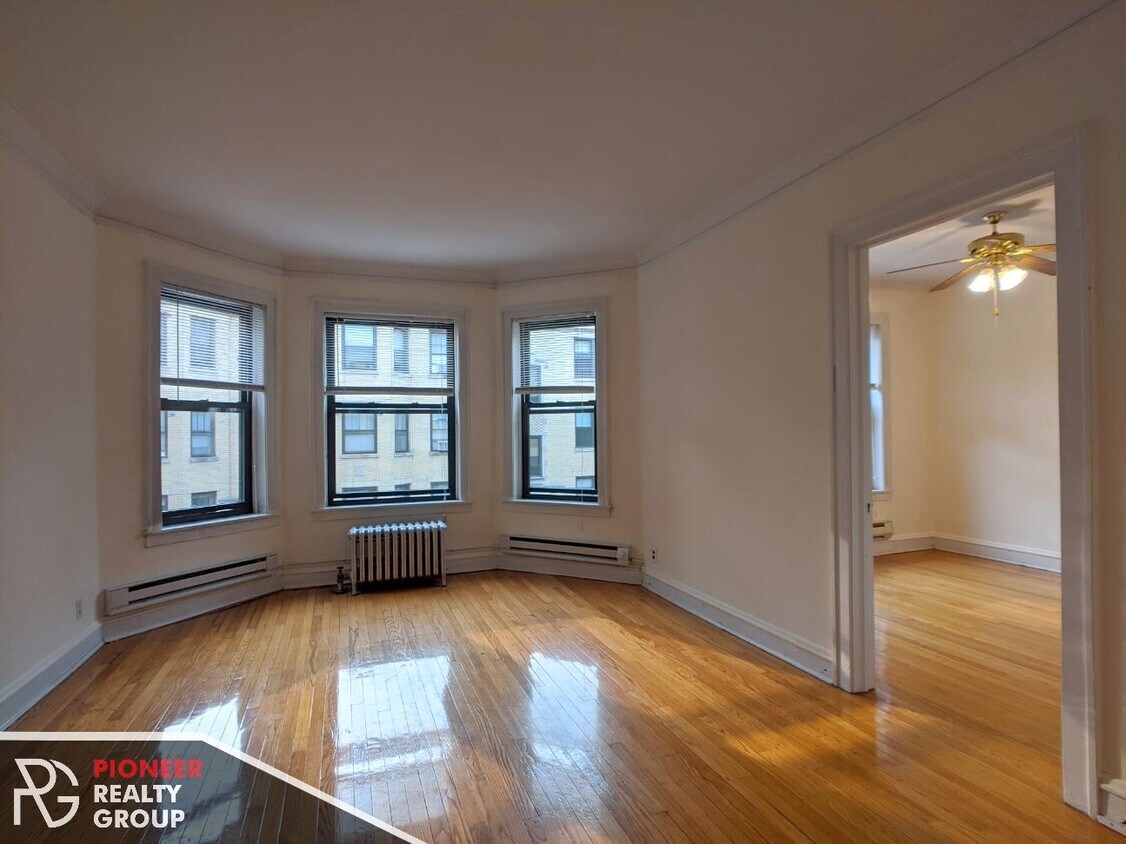 Foto principal - 1115 W Oakdale Ave