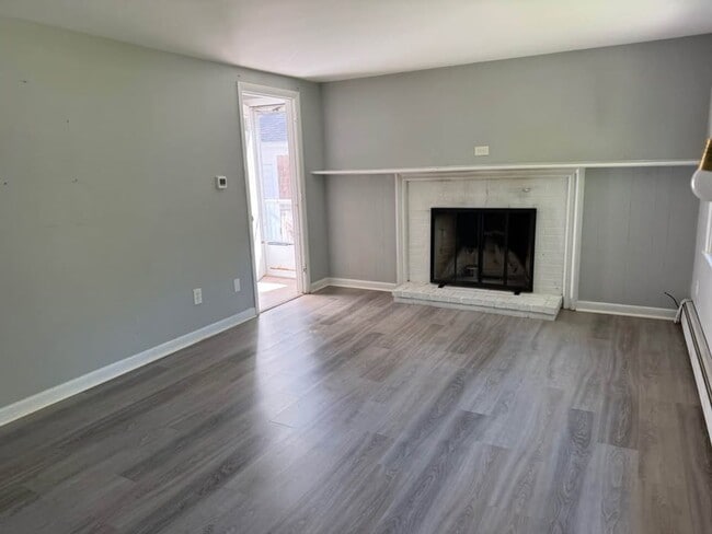 Building Photo - 14 Ellis Dr