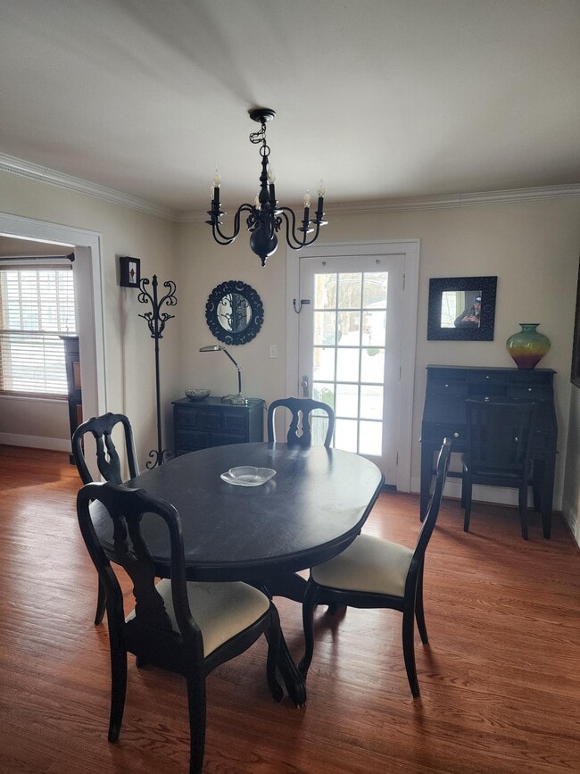 Building Photo - 40 Maple St