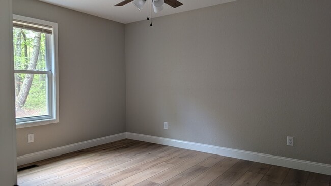 Building Photo - 5 Woodland Hills Dr