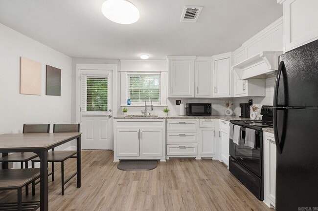 Building Photo - 2017 Hairston Ave