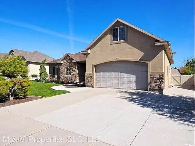 Building Photo - 5 br, 4 bath House - 3732 W Salinas Dr