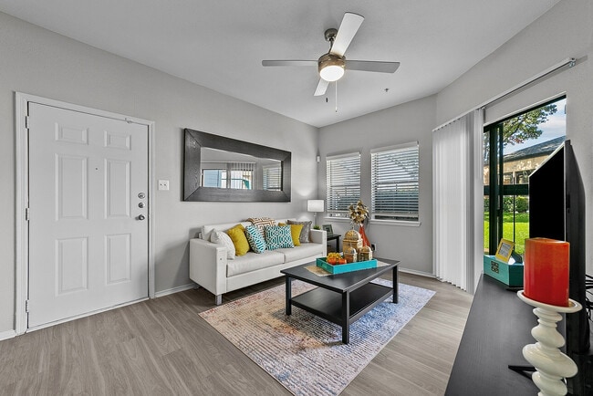 Spring Parc Apartment Homes Living Room - Spring Parc
