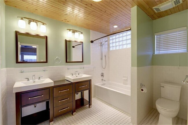 Building Photo - 8407 Mauai Dr