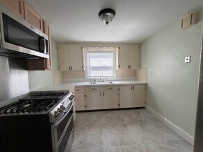 Building Photo - 36 Barstow St