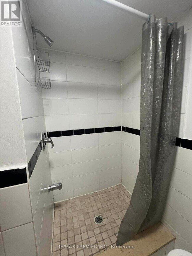 Photo du bâtiment - 118 Solway Ave