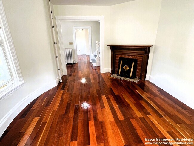 Foto del edificio - Three-level attached single-family home in...