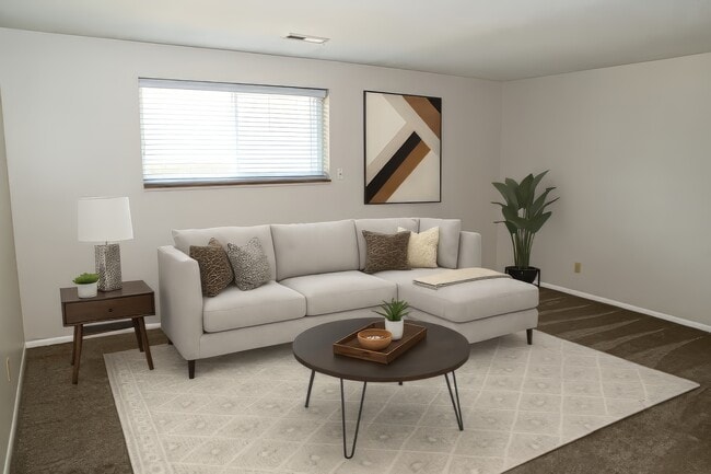 Building Photo - Dundee Place 4919 Davenport