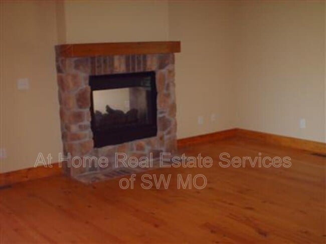 Building Photo - 5492 Bayberry Dr W