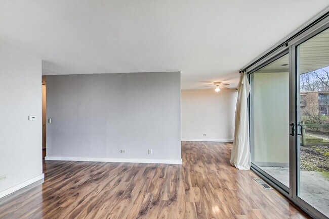 Building Photo - 1605 Fairway Dr