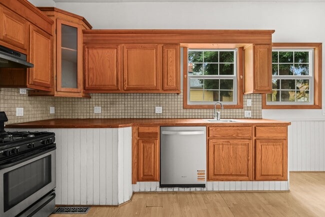 Building Photo - 70 NE Tillamook St