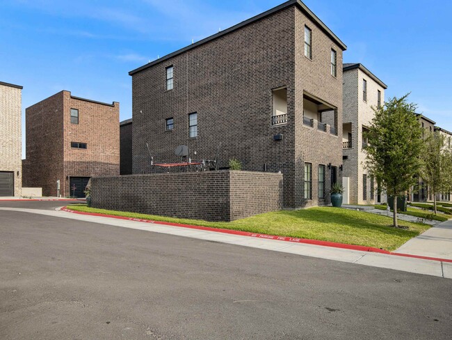 Building Photo - 210 Veracruz Dr