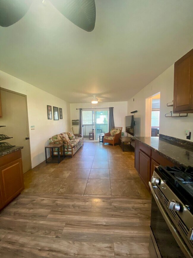 Foto del edificio - 2 Bedroom 1 Bathroom- Furnished Condo