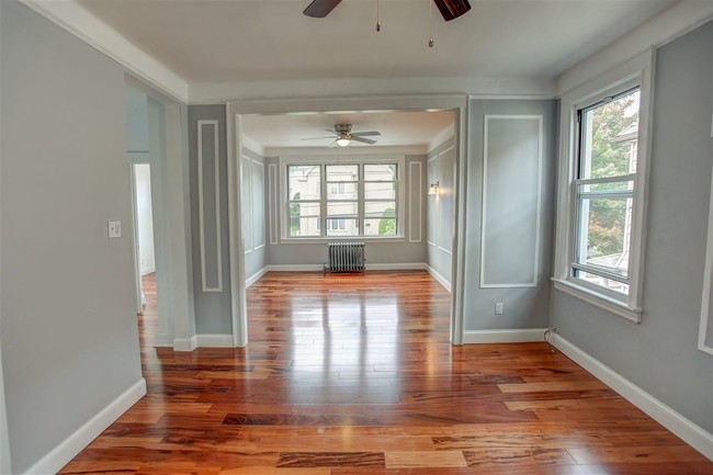 Foto del edificio - 166 Woodridge St