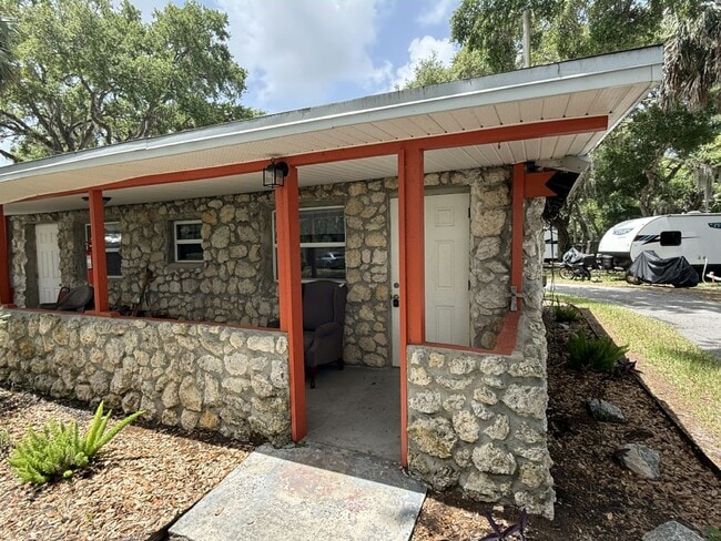 Building Photo - 14035 W River Rd