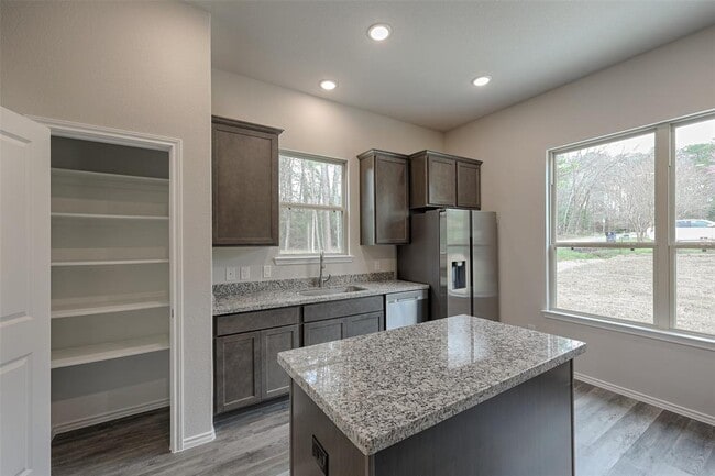 Building Photo - 15719 Cottonwood Dr