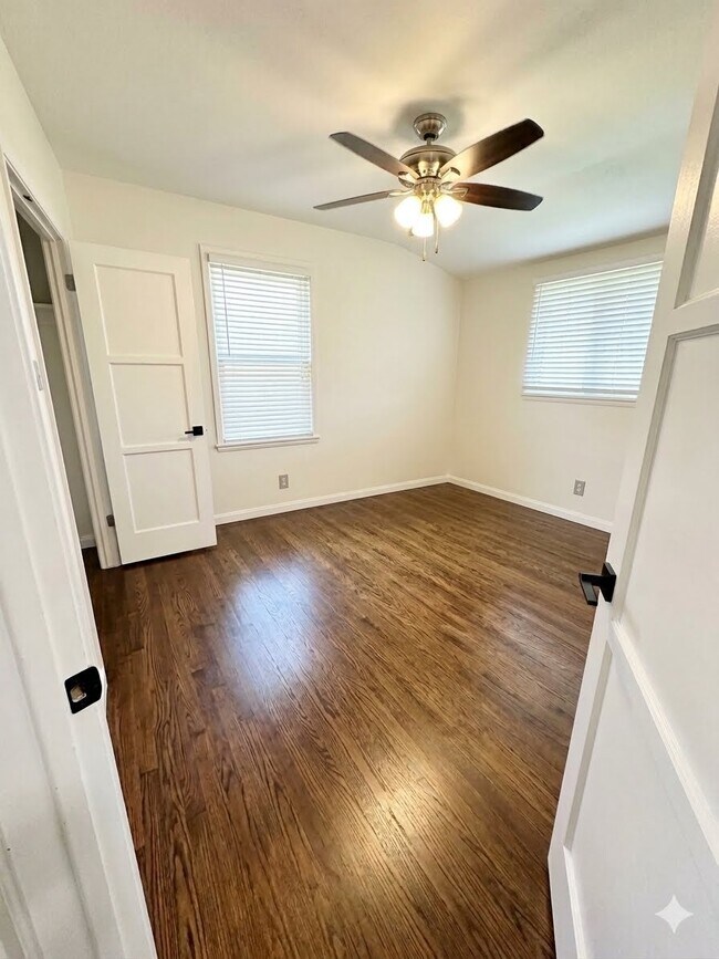 Foto del edificio - 4816 Sunnyside Dr