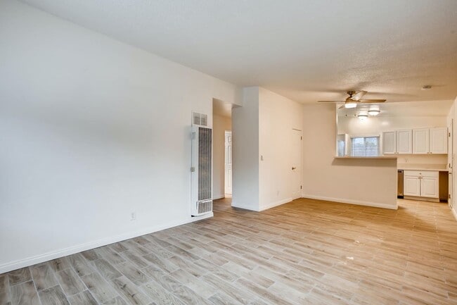 Foto del edificio - 2 Bedroom/1 Bath single story unit in duplex for rent in Encinitas!