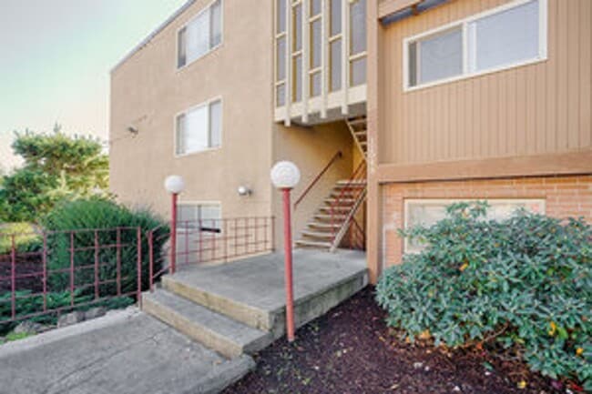 Building Photo - The Willows Apartments