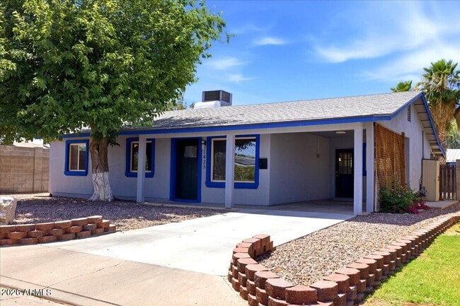 Building Photo - 1433 E Windsor Ave