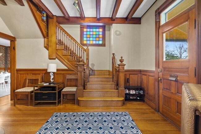 Building Photo - 76 Alban St