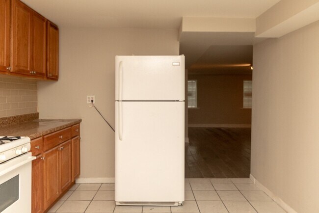 Building Photo - 1052 N Oakley Blvd