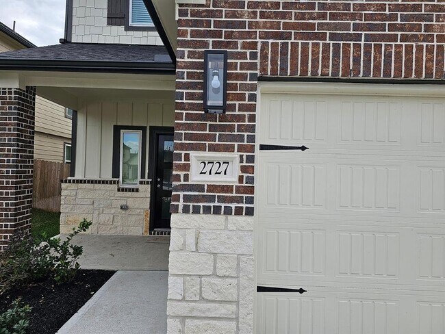 Foto del edificio - 2727 Oakleaf Ash Ln