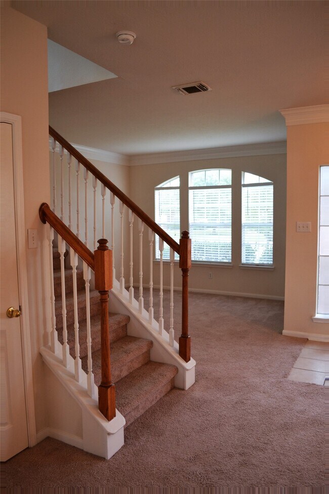 Foto del edificio - 5515 Gatesprings Ln