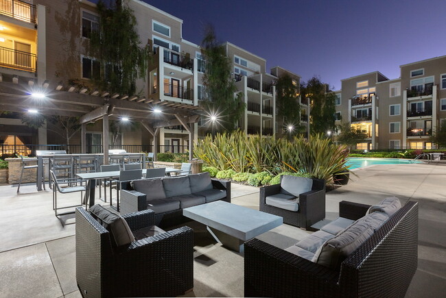 Building Photo - The Courtyards at 65th Street